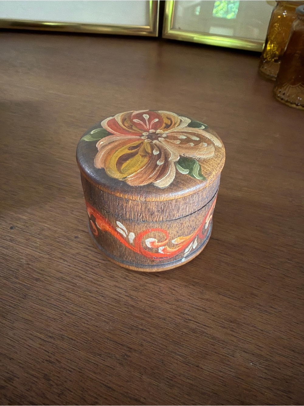 The sweetest hand-painted vintage folk art wood pieces 🌿🤎 - Picture 7 of 9